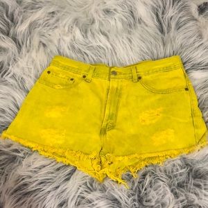 Levi vintage shorts ( rigged fit 100% cotton)